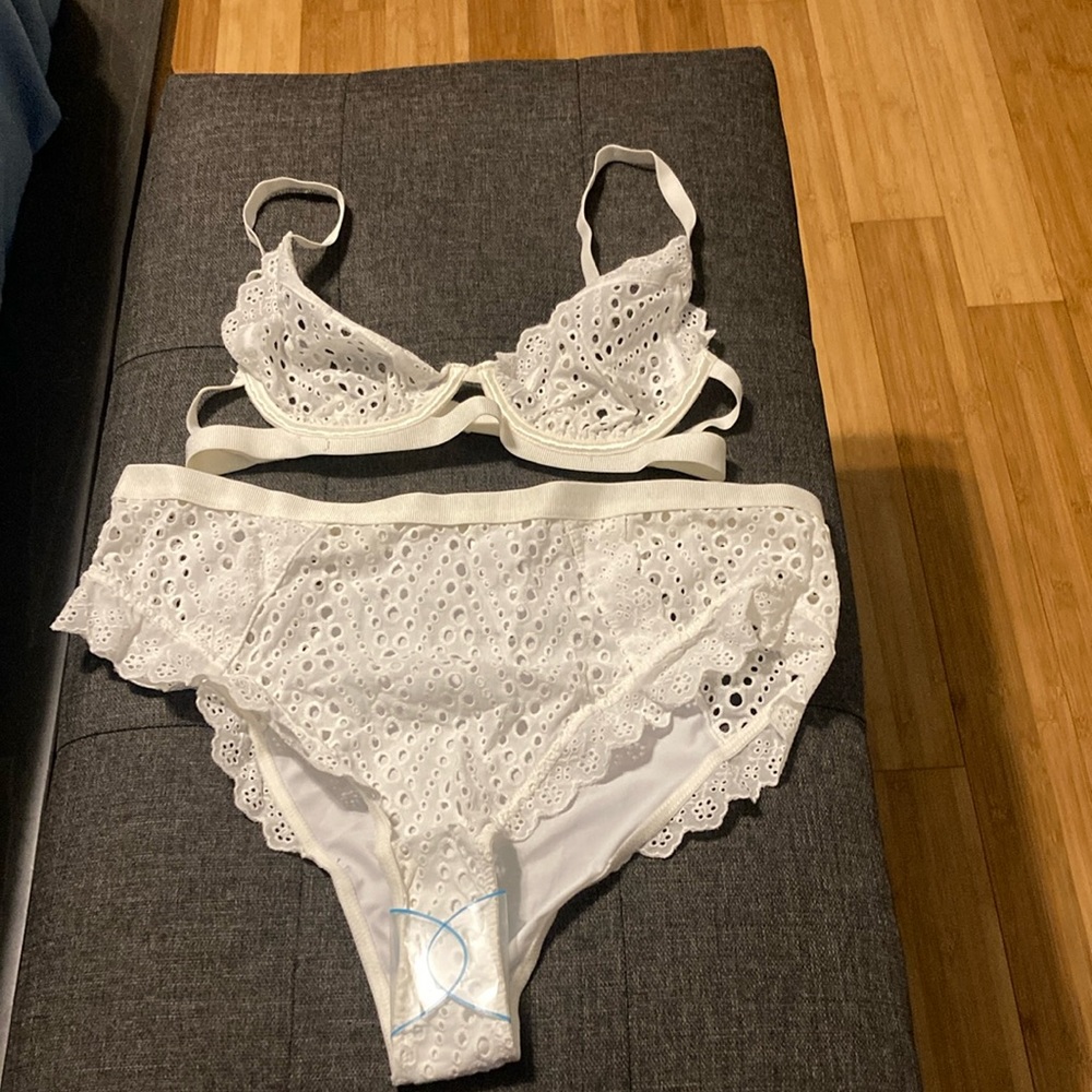 ASOS Design Women’s White Color Sets Brand New Top US 34B & Bottom US 8